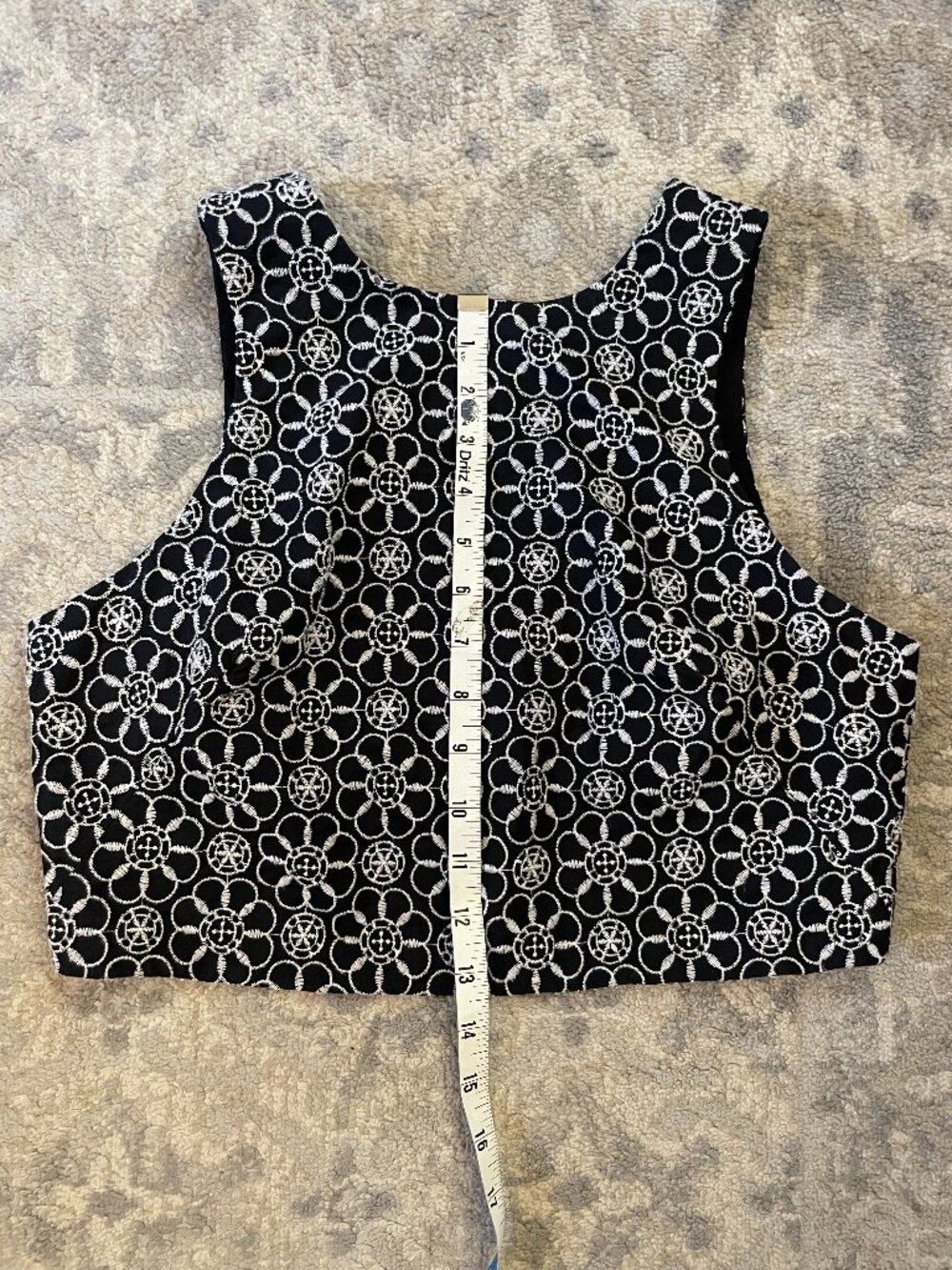 Anthropologie Embroidered Crop top with White embroidery and Eyelet Detail - M - Picture 5 of 11